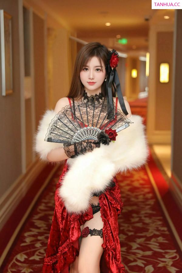   [XiuRen]高清写真图 2025.04.11 No.10140 小肉肉咪 复古红裙第6张图片